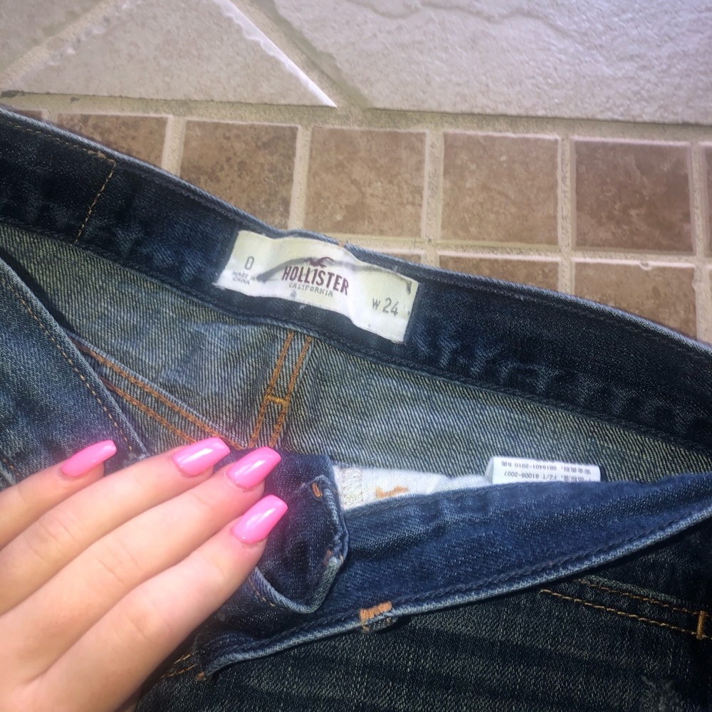 Hollister Dark Wash Shorts - Picture 2 of 3